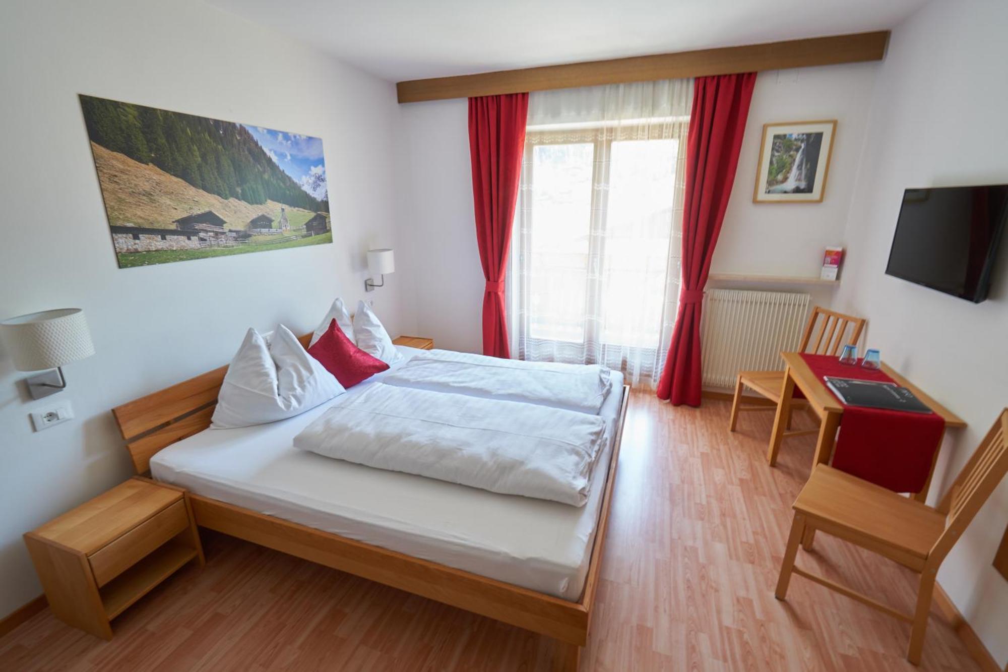 Privatpension Bergkristall San Martino In Passiria  Room photo
